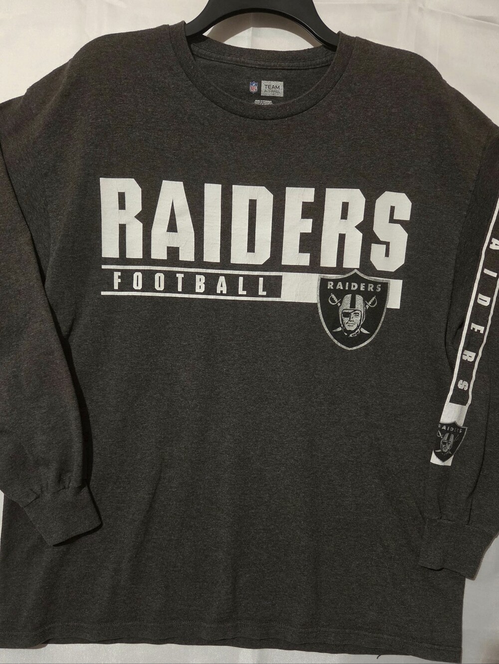 Raiders Dark Gray Long-Sleeve Football Tee. XL